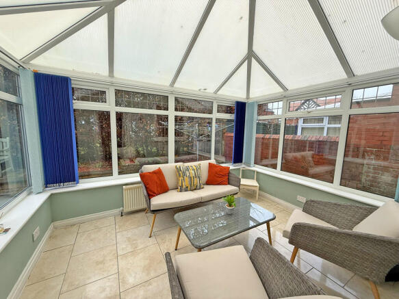 4 bed Semi-Detached for sale Image 8