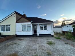 47, Lawns Way, Romford RM5 3TT