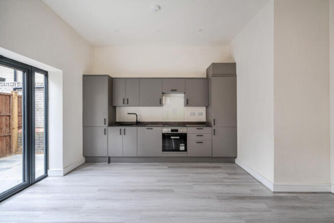 Madeira Road, West Byfleet, KT14 photo 4