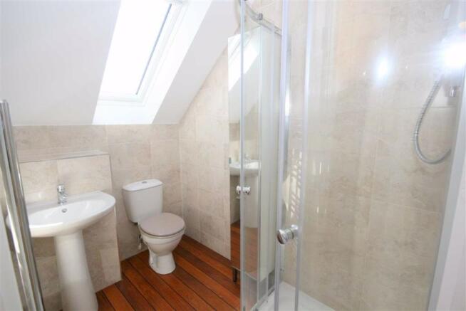 EN SUITE SHOWER ROOM / WC