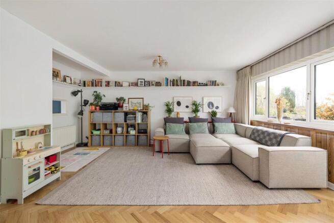 3-bed house on St. Johns Court, Gladstone Road, Buckhurst Hill, £550,000
