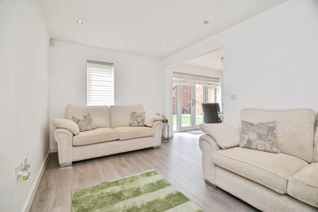 4 bed Detached for sale Image 8