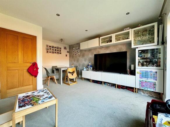 4 bed Detached for sale Image 4