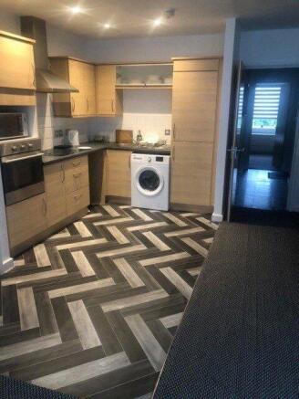 2 bed Apartment to rent Image 4