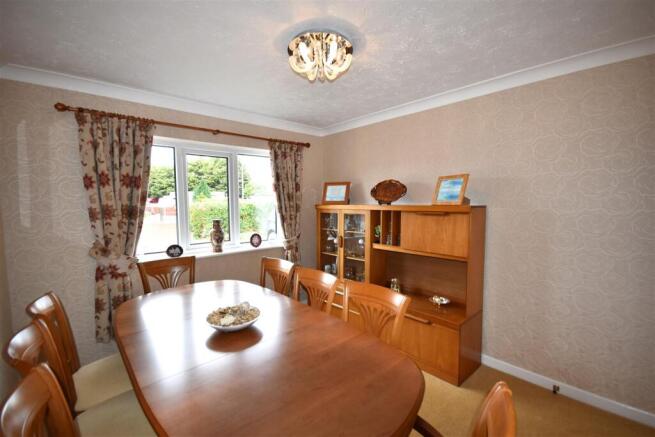 4 bed Detached for sale Image 9