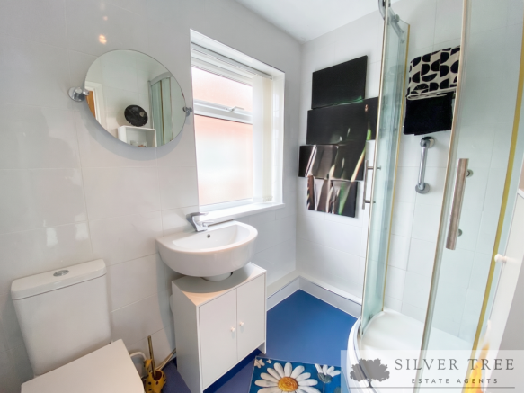 2 bed Semi-Detached Bungalow for sale Image 7