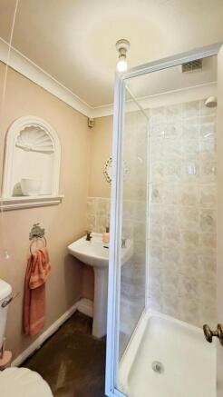 4 bed Detached for sale Image 5