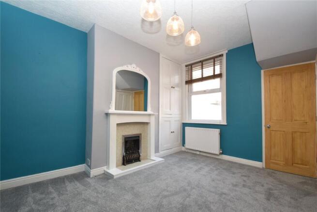 2 bed Terraced to rent Image 6