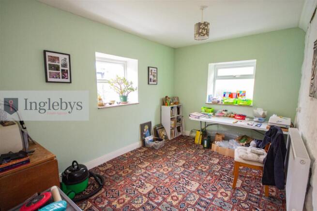 6 bed Farm House for sale Image 8