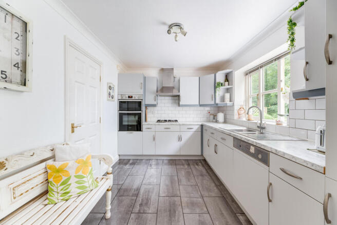 5 bed Detached for sale Image 5