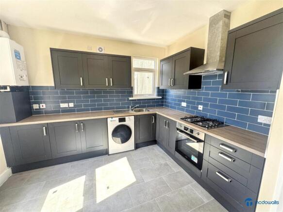 24a Barking Road E6 3BP (1).jpg