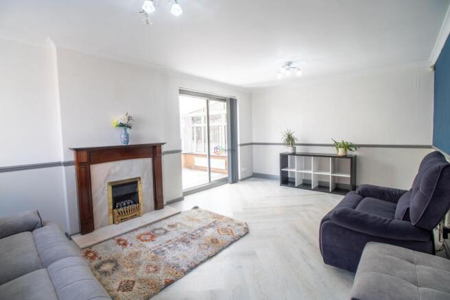 4 bed Detached to rent Image 4