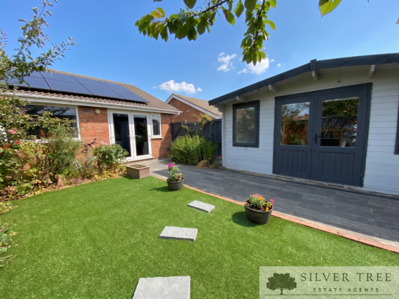 2 bed Semi-Detached Bungalow for sale Image 10