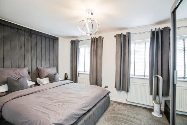 3 bed Town House for sale Image 4