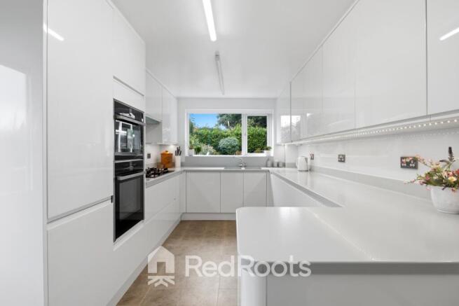 4 bed Detached for sale Image 4