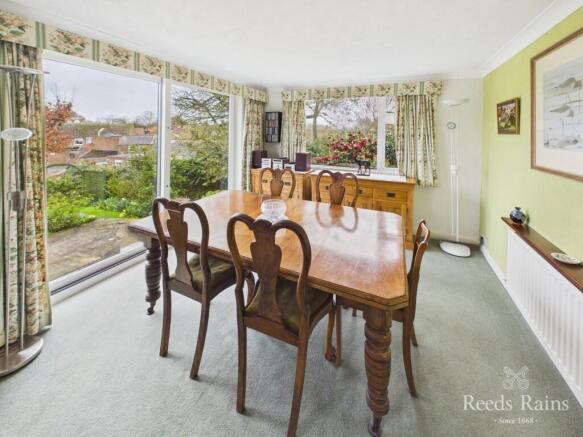 4 bed Bungalow for sale Image 6