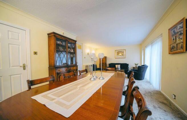 LOUNGE/DINING ...