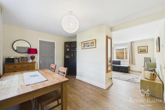 4 bed Detached for sale Image 8