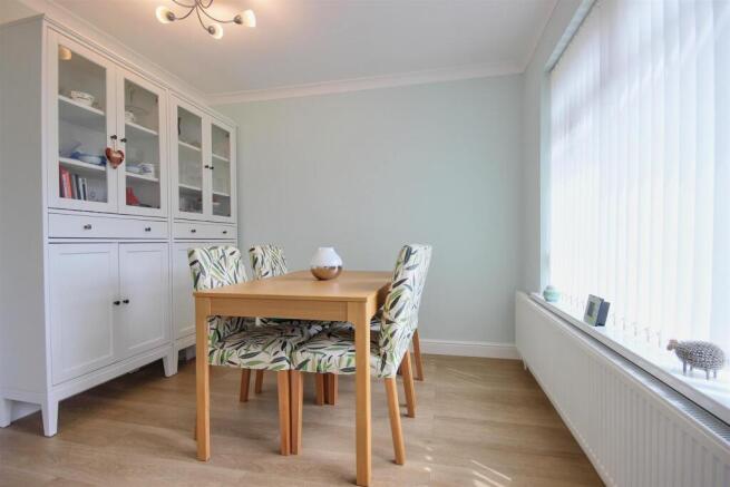 3 bed Semi-Detached for sale Image 4