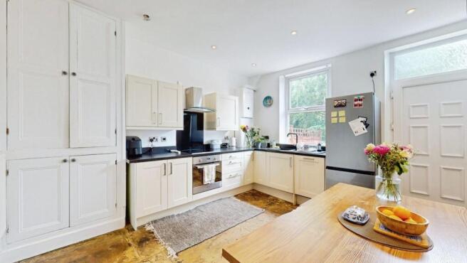 2 bed Terraced to rent Image 4
