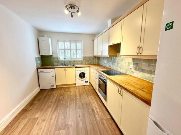 2 bed Flat to rent Image 4