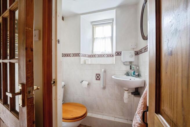 4 bed Detached for sale Image 8