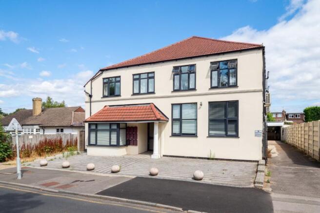 Spacious 2-Bedroom Ground Floor Flat ¿ Avenue R