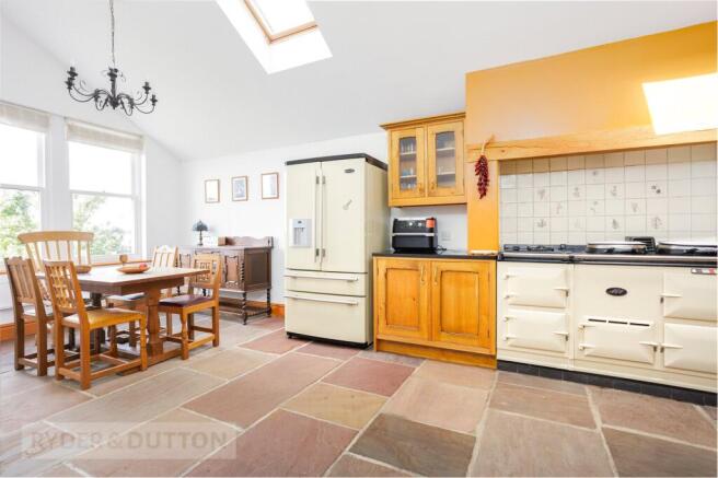 4 bed Detached for sale Image 11