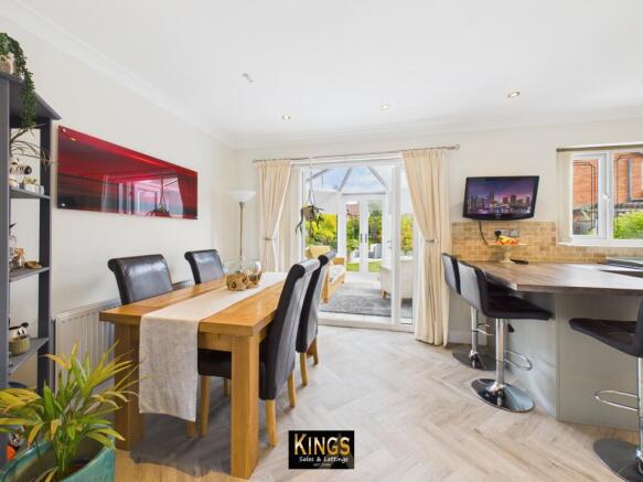 4 bed Detached for sale Image 5