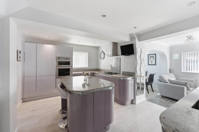 4 bed Detached for sale Image 4