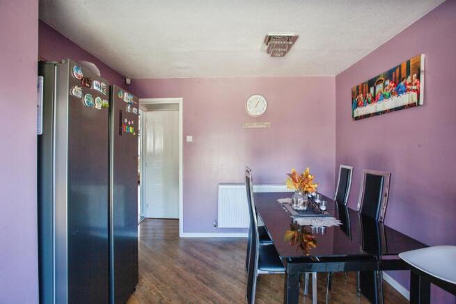 4 bed Detached for sale Image 10