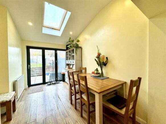 DINING/FAMILY ROOM