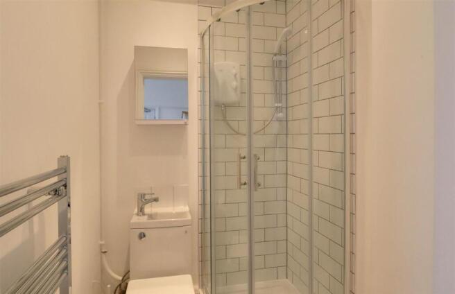 R1 ensuite.jpg