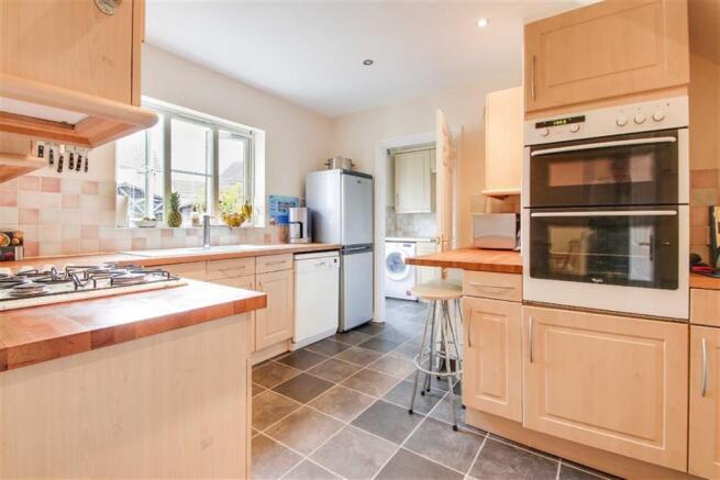 KITCHEN/BREAKFAST ROOM
