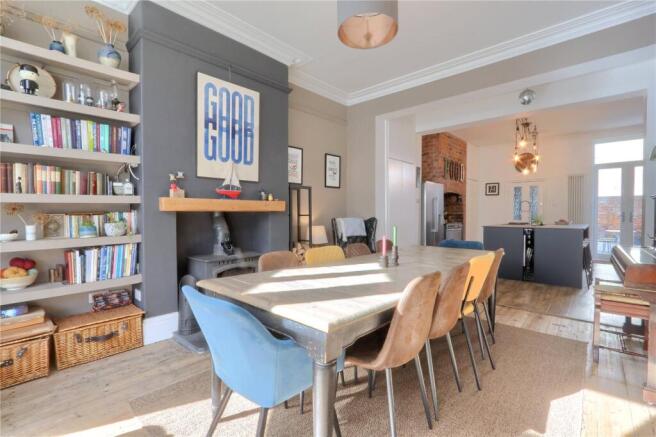 6 bed Semi-Detached for sale Image 7
