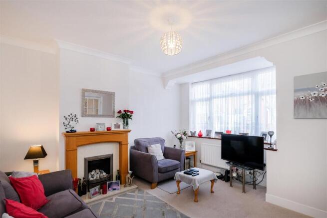 37 Knebworth Avenue-12.jpg