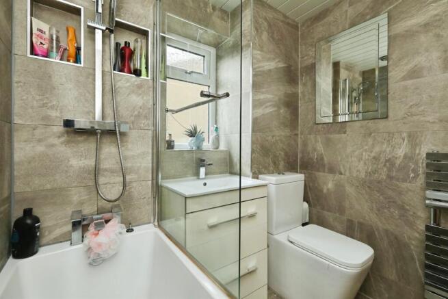 4 bed Detached for sale Image 7