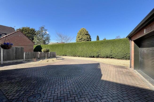 4 bed Detached for sale Image 5