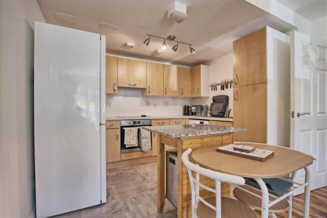 Kitchen dining area.jpg