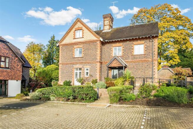 2-bed flat on Church Road, Haslemere, £295,000
