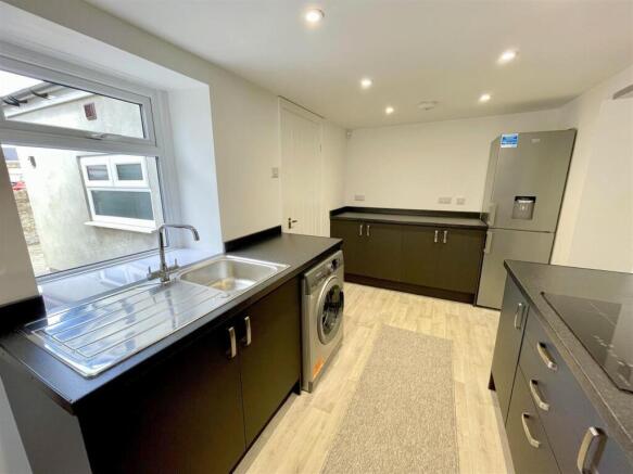 2 bed House for sale Image 6