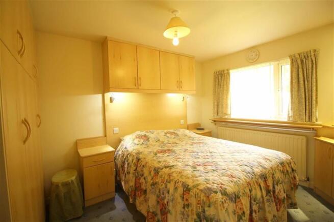 Bedroom (rear left)