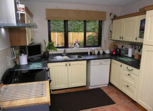 Fitted Kitchen/break