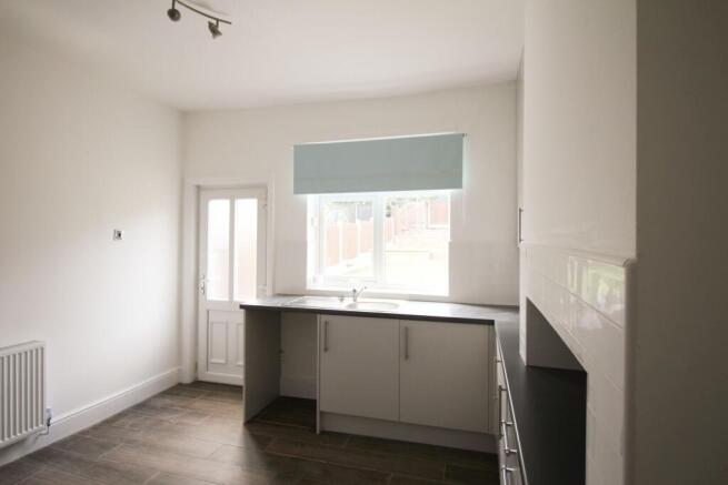 2 bed Terraced to rent Image 5