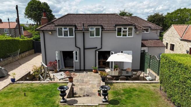 5 bed Detached for sale Image 7