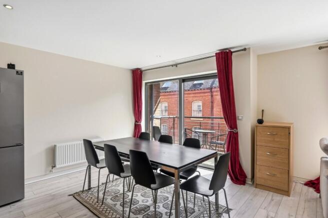 2 bed Flat for sale Image 7