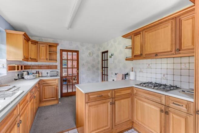 4 bed Bungalow for sale Image 6