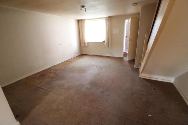 SITTING/DINING AREA