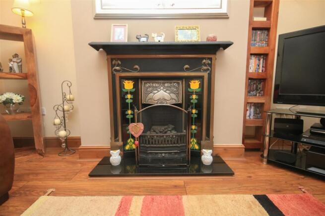 FRONT FACING LOUNGE