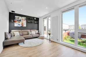 22, Farnsworth Drive, Edgware HA8 8FS